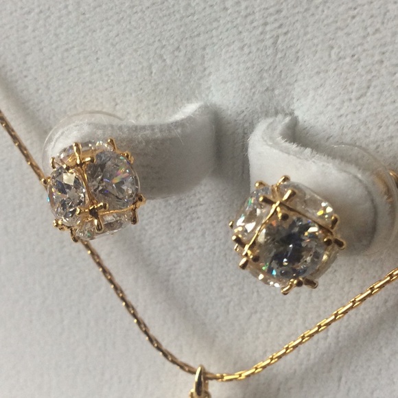 Fifth Avenue Collection earrings & necklace set - Picture 4 of 8